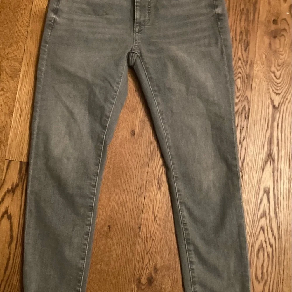 Loft Skinny Crop Gray Jeans‎ Size 2/26!! So Soft! NWOT